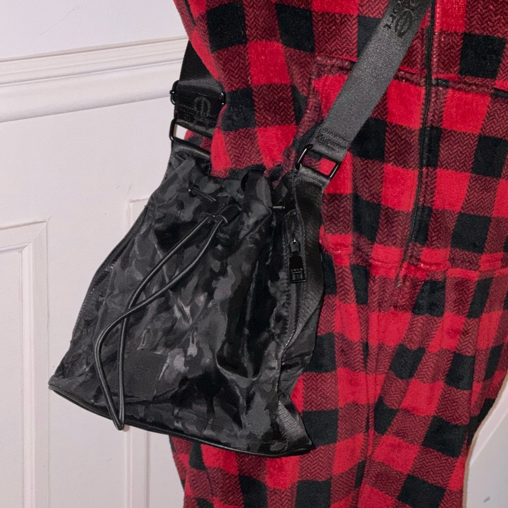 BEBE crossbody black patterned purse